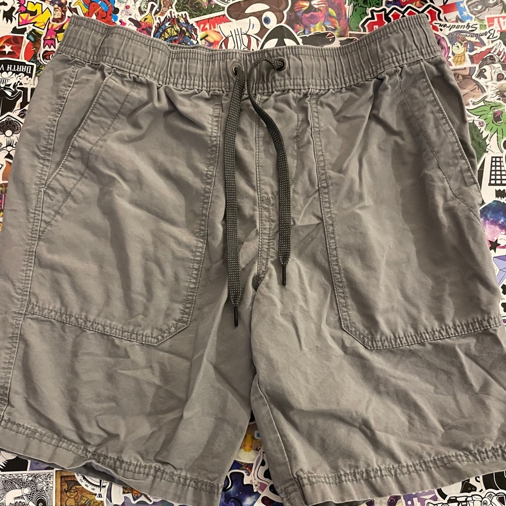 Men’s gray jogger shorts